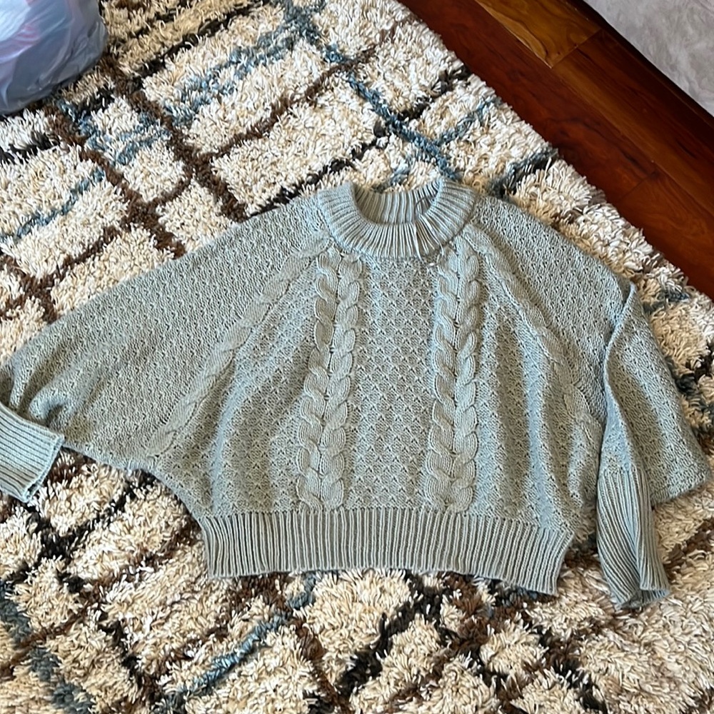 wide sleeve sweater size small